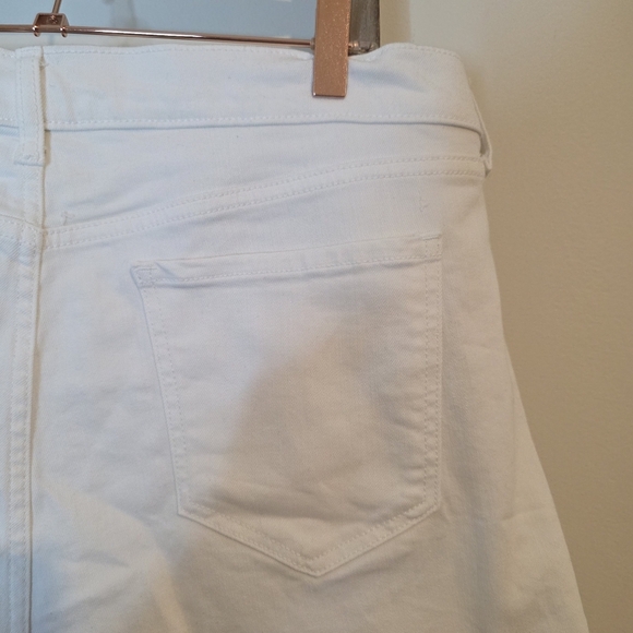 ⭐️40% Off⭐️ Old Navy Mid Rise Boyfriend Cut Off Shorts in Calla Lily - Picture 11 of 13